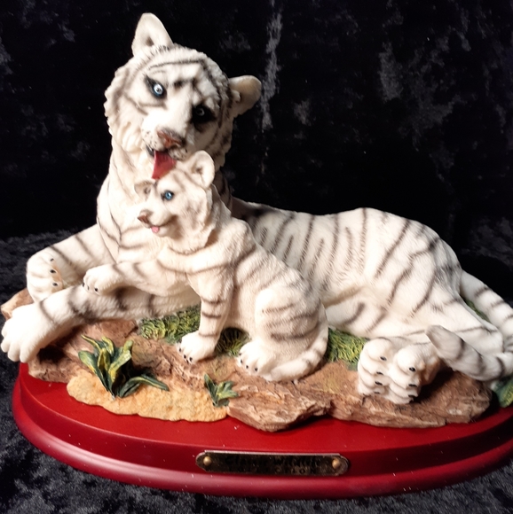 Classic Wildlife Collection Other - COPY - Vintage White Tiger with Cub Collectable Figurine